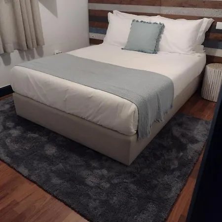 Valentine's House 펜션 오비도스